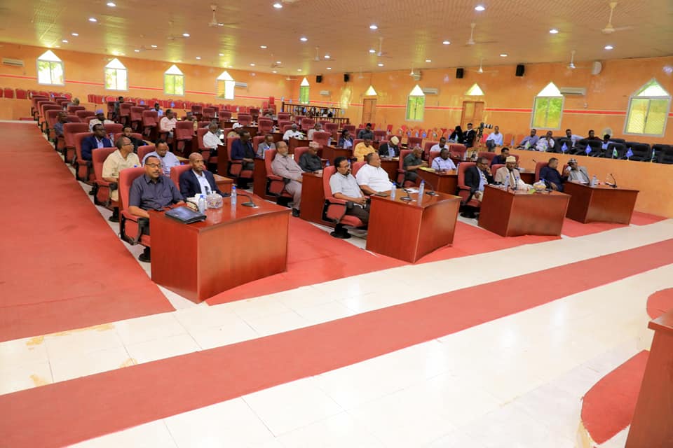Fadhigii Baarlamaanka Puntland oo la horkeeney Diidmadii Maxkamadda Dastuuriga oo ku soo idlaaday buuq