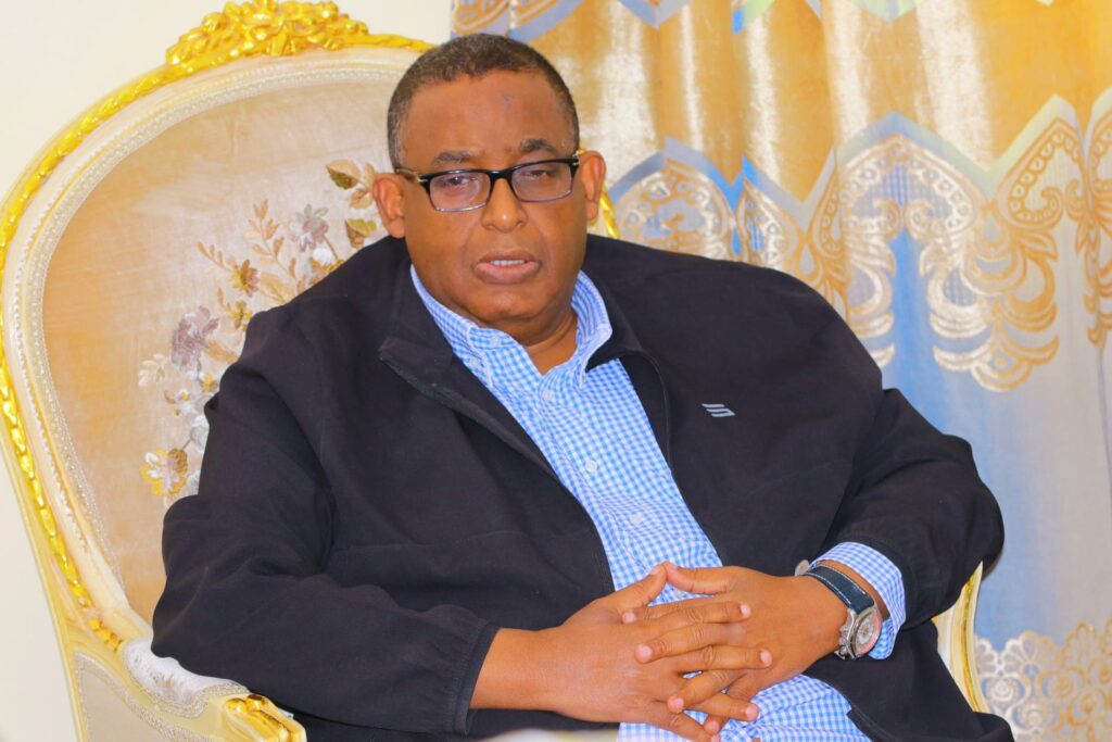 Cumar Cabdirashiid: meelmarinta mashruuca dastuurka wuxu Somalia uhorseedaya qalalaase siyaasadeed oo albaabada u furi doona faragelin Shisheeye